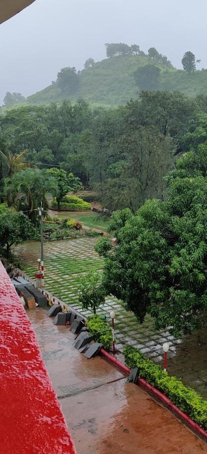 Golden Resort And Farm Nashik Esterno foto