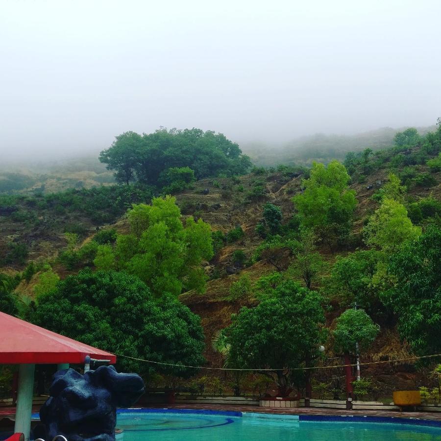 Golden Resort And Farm Nashik Esterno foto