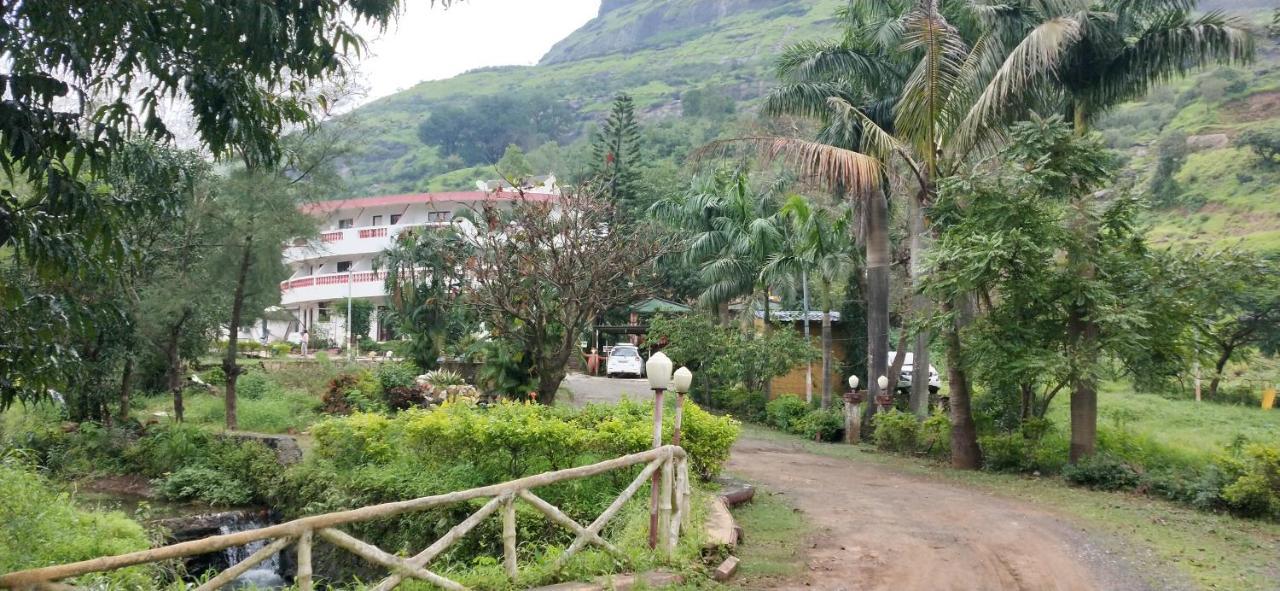 Golden Resort And Farm Nashik Esterno foto