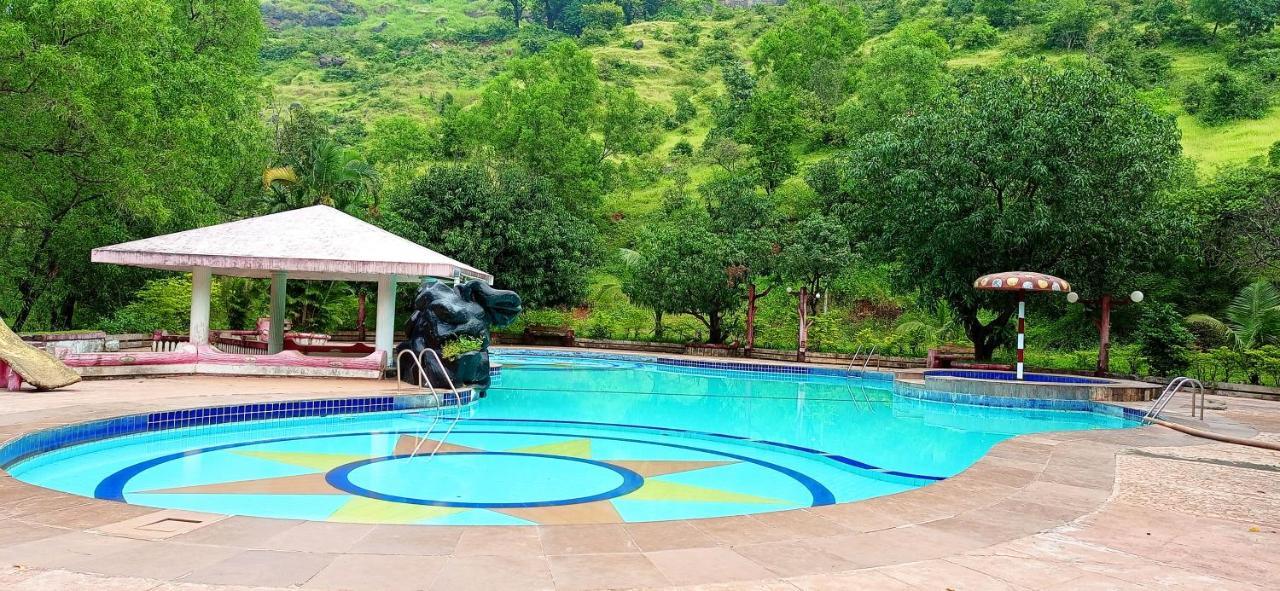 Golden Resort And Farm Nashik Esterno foto